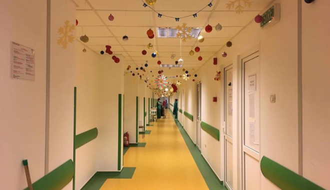Crăciun de poveste pentru copiii  din Spitalul Județean. Împreună decorăm secțiile de pediatrie - decoramsectiiledepediatrie1-1511287669.jpg