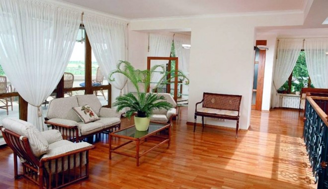 Cum decorăm o cameră cu tavan înalt - decoratiunicamereinalte-1374148030.jpg