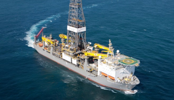 Băsescu vizitează, astăzi, nava de foraj maritim a companiei ExxonMobil - deepwaterchampion-1330931826.jpg