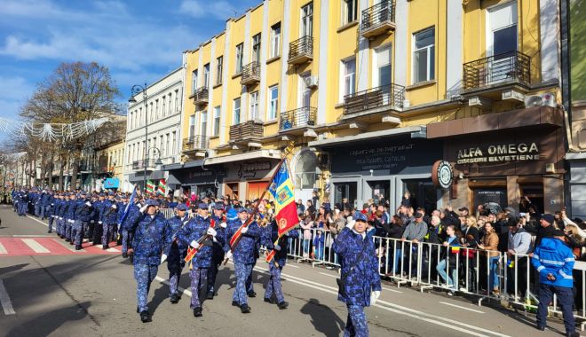 GALERIE FOTO Peste 1000 de constănțeni prezenți la parada militară de Ziua României - defilare-1-1701424529.jpg