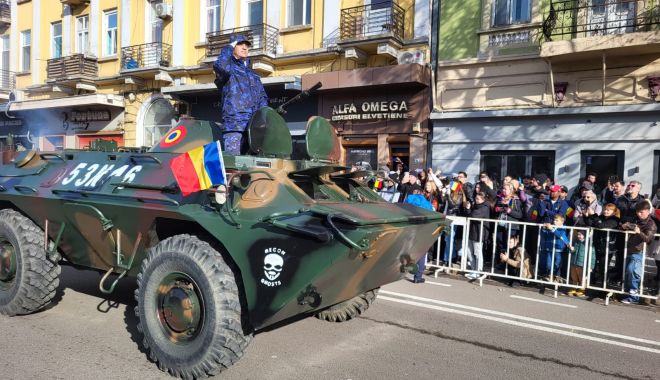 GALERIE FOTO Peste 1000 de constănțeni prezenți la parada militară de Ziua României - defilare-4-1701424563.jpg
