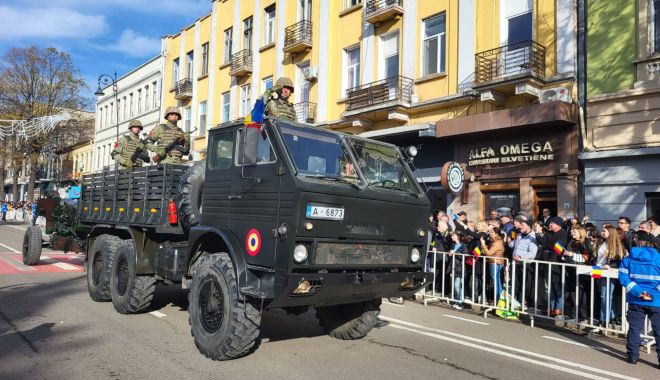 GALERIE FOTO Peste 1000 de constănțeni prezenți la parada militară de Ziua României - defilare-5-1701424581.jpg