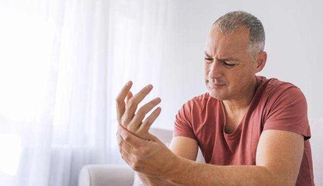 Degetul blocat este o problemă care poate afecta semnificativ mișcarea mâinilor - deget-1673638472.jpg