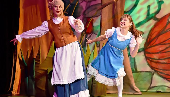 Degeţica îi aşteaptă pe copii la Teatrul „Căluţul de Mare” - degeticasursazilesinopti-1602523308.jpg