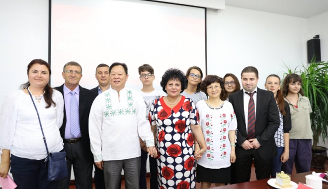 Primarul  Mariana Gâju  a plecat în China  cu elevi și agenți  economici  din comună - delegatiedincumpanainchina-1469112399.jpg