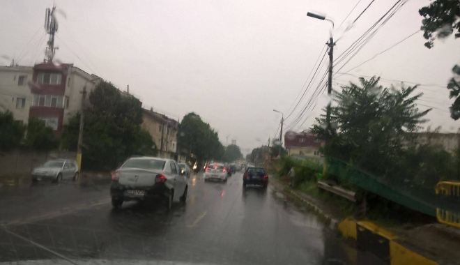 HAOS ȘI NERVI ÎNTINȘI LA MAXIM! TRAFIC DE COȘMAR SPRE CONSTANȚA! - delfinariu-1499153607.jpg