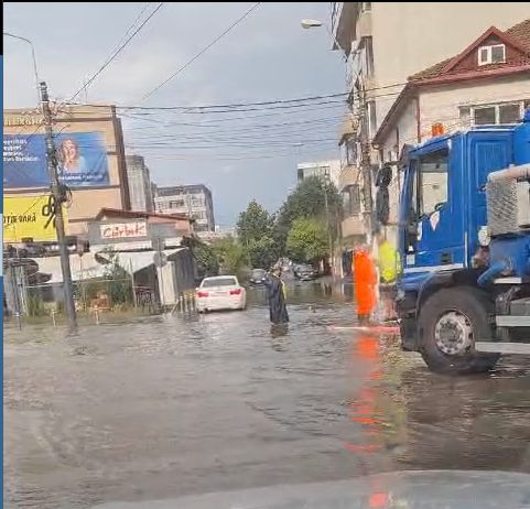 Și la Delfinariu ploaia a făcut prăpăd. Echipele de intervenție nu mai fac față - delfinariu-1722968181.jpg