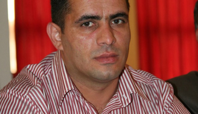 Primarul din Poarta Alba, curios să vadă pe cine a lăsat însărcinată - delicoti-1329395872.jpg