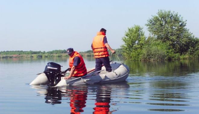 Tulcea / Femeia dată dispărută joi seară, căutată de pompieri în Dunăre - delta-1525107577.jpg