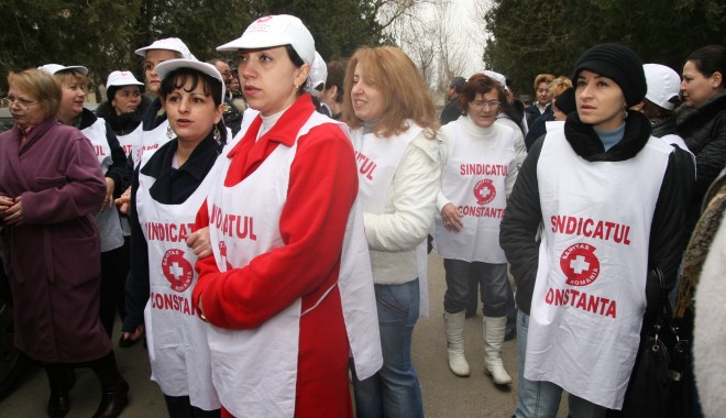 Sanitas cere demisia Ministrului Sănătății - demisienicolaescu-1382444540.jpg