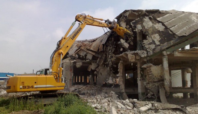 Un bloc turn cu înălțimea de 116 metri a fost demolat la Frankfurt - demolarecladirestrprogresul2-1391372721.jpg