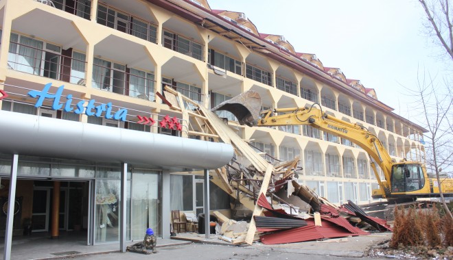 Operațiunea de demolare a Hotelului Histria din Mamaia a fost reluată - demolarehotelhistria20-1325576261.jpg