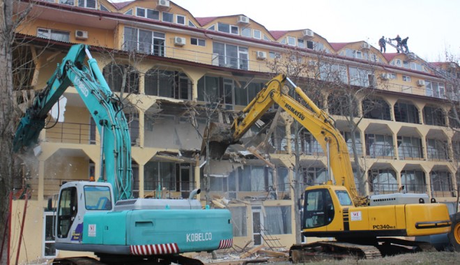 Demolare cu scandal la Hotelul Histria - demolarehotelhistria8-1325013526.jpg