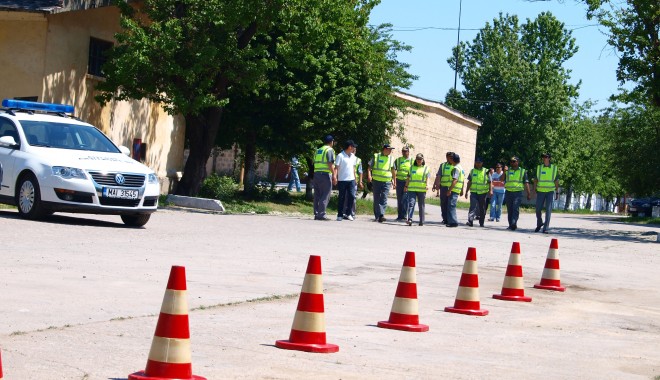Camion cu acte false, depistat în portul Constanța - demonstratiedetectiematerialerad-1409849446.jpg