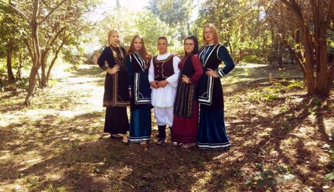 Minoritățile din Dobrogea. Obiceiurile și tradițiile de nuntă la aromâni - demonstratien-1442941459.jpg