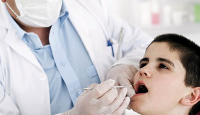 Cursuri gratuite de perfecționare pentru medicii dentiști - dentisti-1340294975.jpg