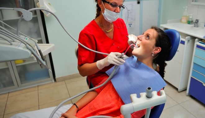 La stomatolog, în timp de pandemie. „Sunt costuri similare cu cele din UE” - dentistisursabusinessinsider-1600012197.jpg
