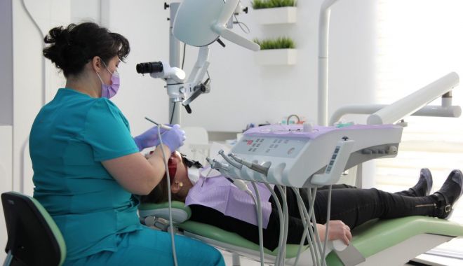 Medicii dentiști pun lacăt pe cabinete. 