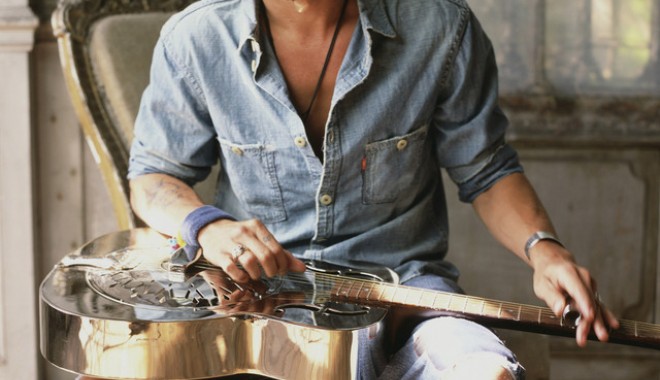 Johnny Depp, cel mai iubit actor american - depp-1327065801.jpg