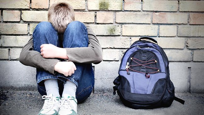 REVOLTĂTOR! Trei tineri au violat un copil de 13 ani, au filmat și apoi au distribuit colegilor de clasă - depresialacopiidepresialaadolesc-1541773269.jpg