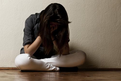 Fost primar, trimis în judecată pentru violarea unei minore - depressedteenagegirl-1481295224.jpg