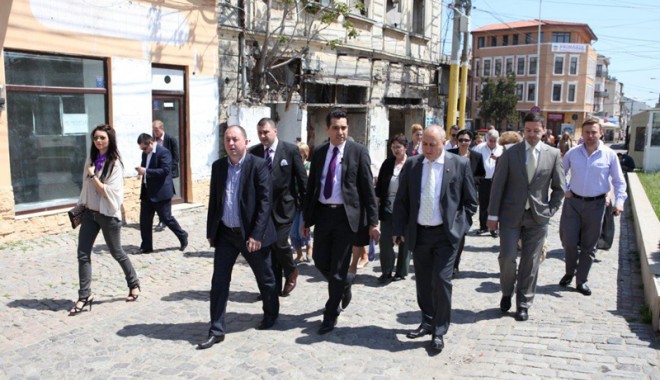 Christian Gigi Chiru și-a înregistrat candidatura pentru Primăria Constanța - depunerecandidaturagigichiru3-1335890180.jpg