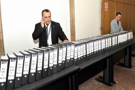 Un număr de 15 formațiuni politice au depus liste de candidați la europarlamentare - depunerecandidaturi-1395910056.jpg