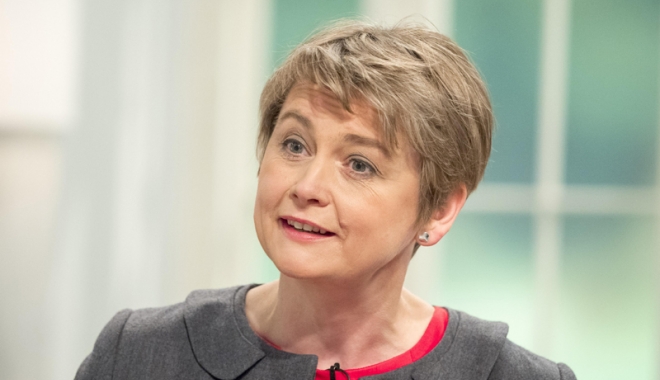 O deputată britanică anti-Brexit, amenințată  pe Twitter  că îi vor fi uciși copiii și nepoții - deputataamenintata-1466602752.jpg