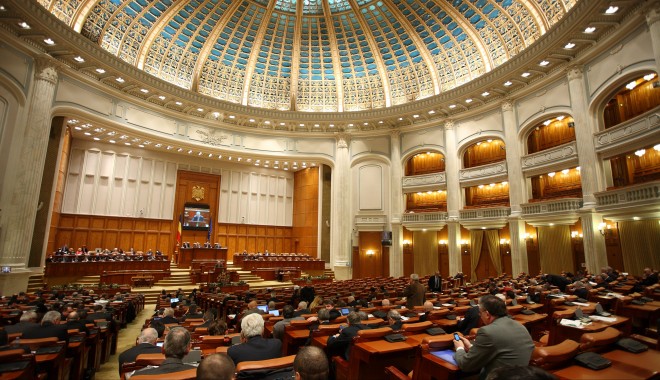 Deputații intră în vacanță - deputati-1366639930.jpg