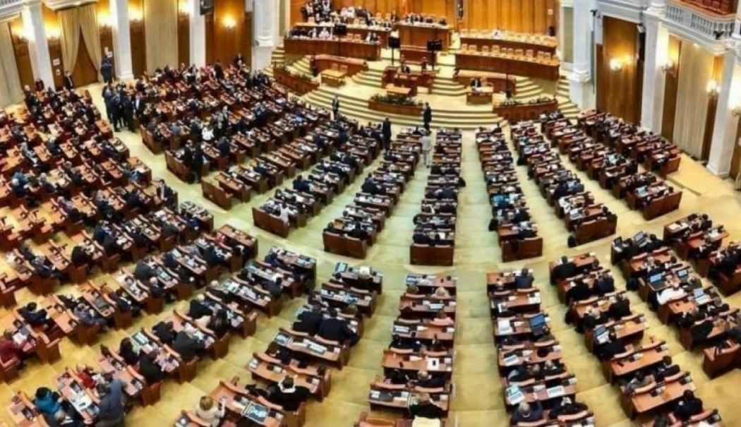 Camera Deputaţilor a aprobat procedura de evaluare a funcţionarilor publici parlamentari - deputati-camera-1745328970.jpg