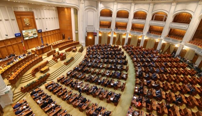 Deputaţii au votat în favoarea pedepselor pentru incitare la violenţă, ură sau discriminare - deputati-vot-1694609997.jpg
