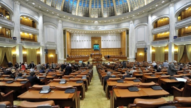 Legea recursului compensatoriu, abrogată de Parlament - deputati80453900-1575456104.jpg
