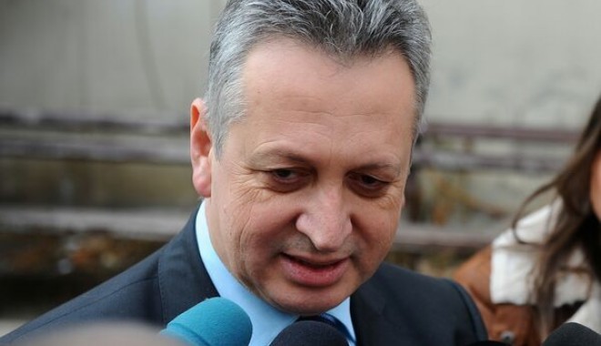 Deputații au luat act de încetarea mandatului de deputat al lui Relu Fenechiu - deputatiiauluat-1392728121.jpg