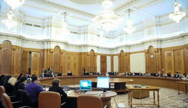 Deputații din Comisia juridică vor discuta proiectul de lege privind amnistia și grațierea - deputatiidincomisia-1392640033.jpg