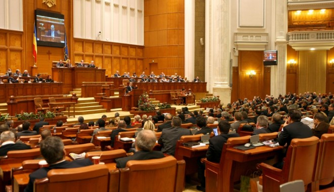 Ședința CSAT s-a încheiat după 15 minute - des1382101802-1385475822.jpg