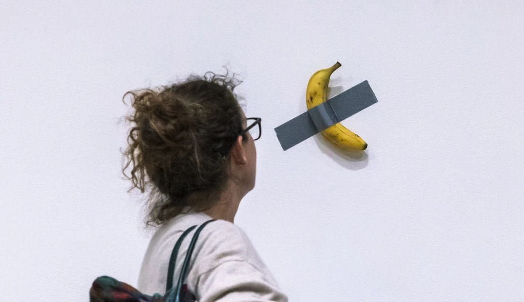 Banana lipită cu banda adezivă s-a vândut cu peste 6 milioane de dolari. Cine este noul proprietar