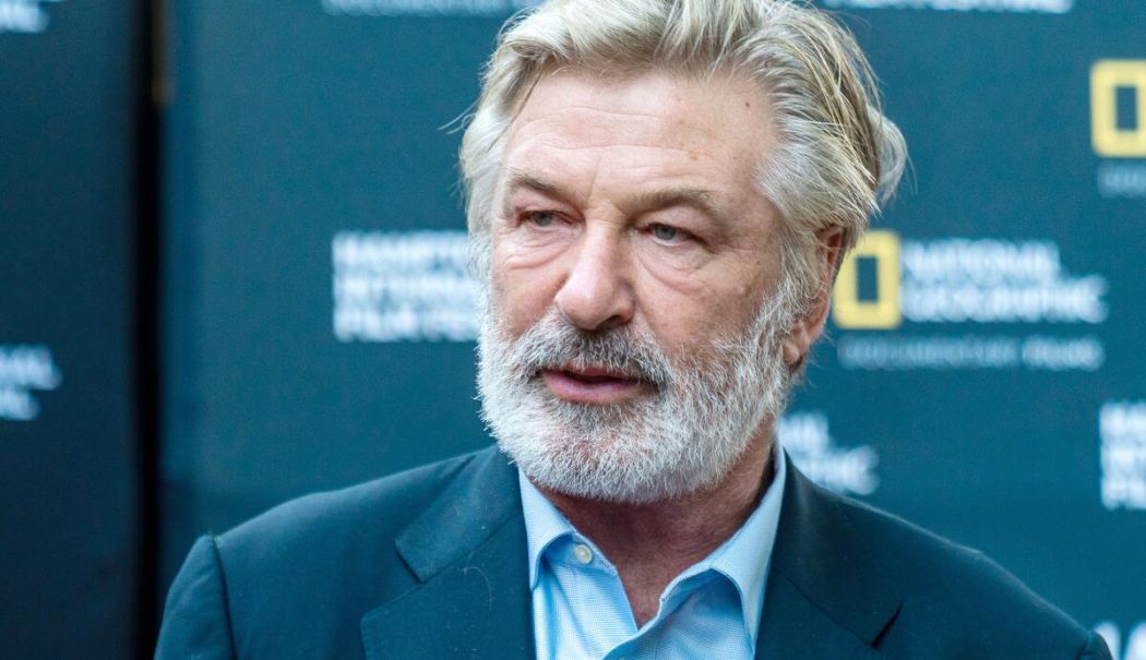 Alec Baldwin scapă definitiv de acuzațiile de “omor prin imprudență” - descarcare-1735037477.jpg