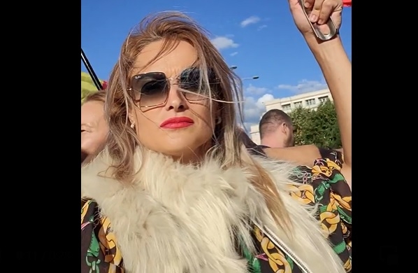 Amalia Bellantoni şi soţul ei reținuți de polițiști. Ar fi agresat doi vecini şi le-ar fi luat telefoanele mobile - descarcare-1762104266.jpg