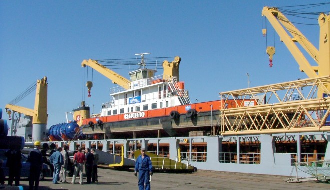 Drumul mătăsii e pavat cu echipamente și mașini - descarcareferryboatlaromtrans-1316807813.jpg