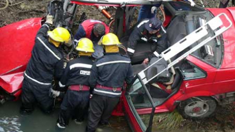 O studentă și-a pierdut viața într-un accident rutier violent - descarcerareisu0008067200-1324020826.jpg