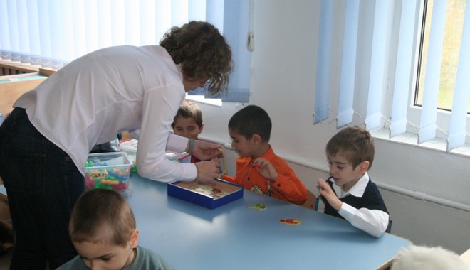 S-a deschis primul centru de autism, la Cernavodă - deschiderecentru-1386089755.jpg