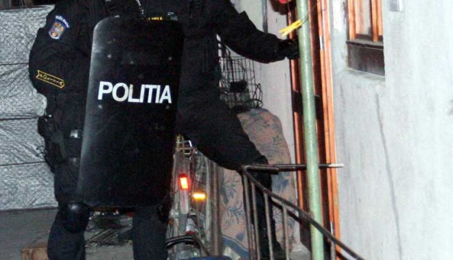 Reglări de conturi în stil mafiot la Constanța - descinderemascatilugoj1p-1329140327.jpg