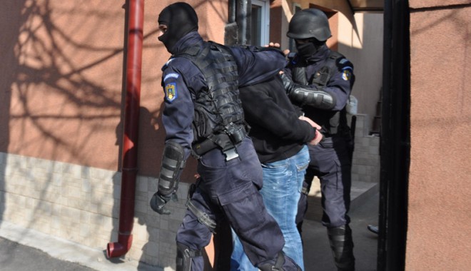 Descinderi de amploare în județul Constanța - descinderepolitiejandarmidroguri-1322249747.jpg