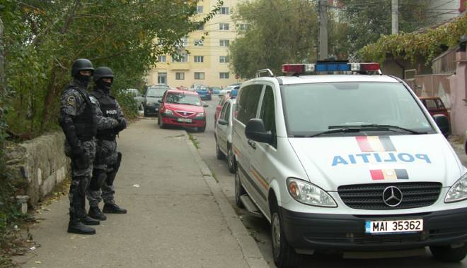 Descinderi cu mascați, la Constanța. În vizor, traficanți de droguri - descinderi-1446141077.jpg