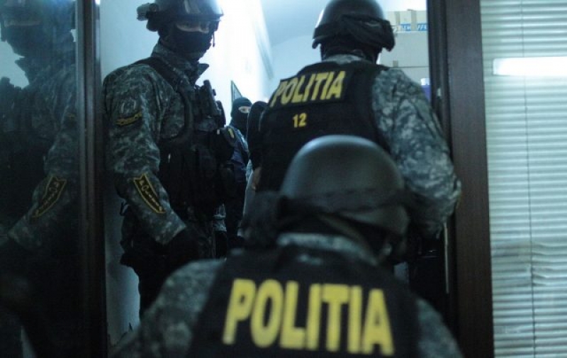 Coșmarul unei familii vizată de zece descinderi greșite ale mascaților. Poliția dă vina pe DIICOT - descinderi-1752236495.jpg