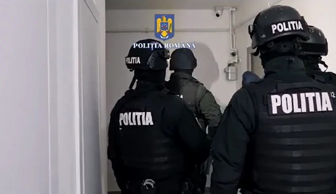 Rețea de exploatare destructurată. Percheziții și rețineri într-un dosar de proxenetism - descinderi-proxenetism-1775109030.webp