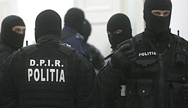 DESCINDERI cu mascați la clanul Săceanu - descinderi1343199450-1343804605.jpg