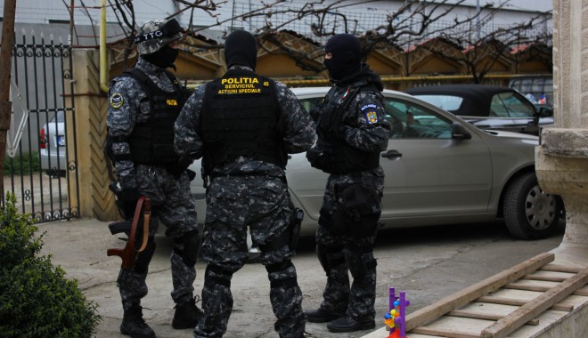 PERCHEZIȚII DE AMPLOARE în Constanța / Mascații au descins la contrabandiștii de țigări - descinderimascati-1412176760.jpg