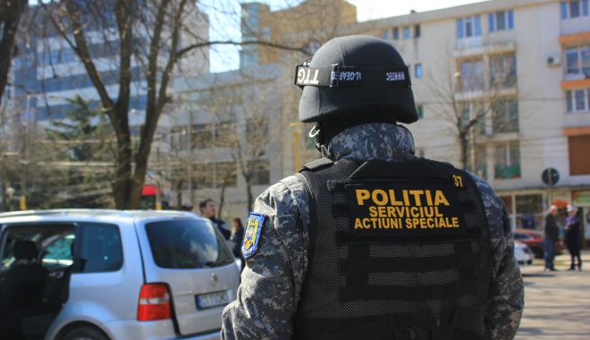 Percheziții cu mascați, la doi hoți din Constanța - descinderimascati-1571811094.jpg
