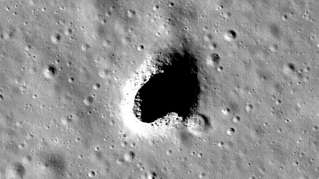 DESCOPERIRE ISTORICĂ! O grotă uriașă a fost găsită pe Lună - descoperireistoricajaponeziiauga-1508419190.jpg